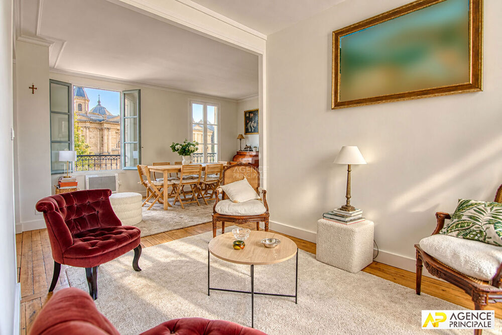 Vente Appartement Versailles Notre-Dame, appartement 6 pièces avec terrasse situé au 2ème et dernier étage d'un immeuble ancien. Versailles