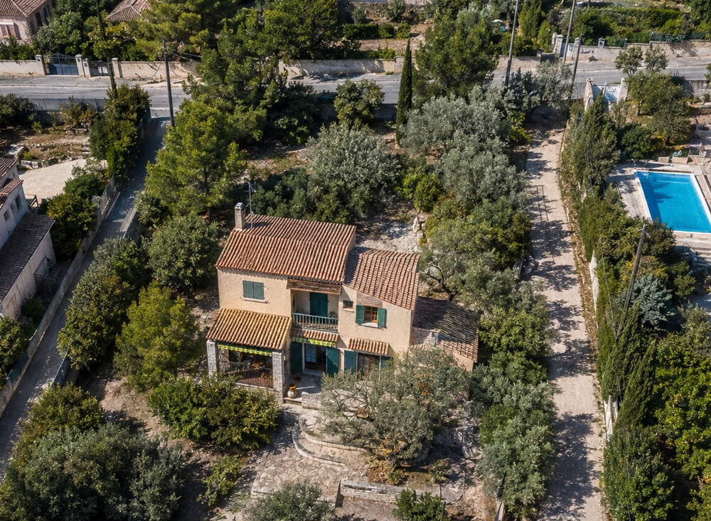 MAISON TRADITIONNELLE T5 (CONSTRUITE EN 1973) DE 138 m² SUR UN TERRAIN DE 1 003 m2
