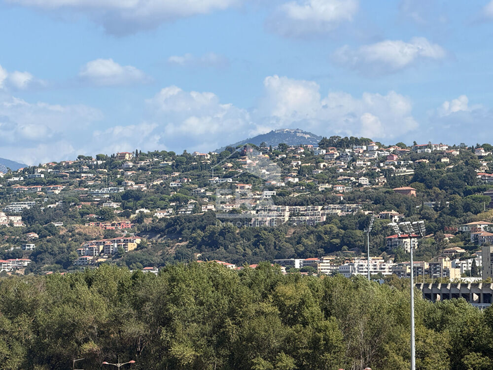 Vente Appartement Centre-ville Saint Laurent du Var - 3 Pièces Parking & Cave Saint laurent du var