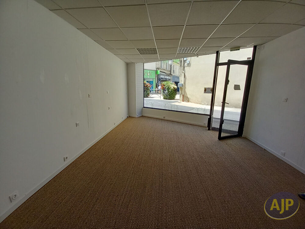   Local commercial 66m² à Lesparre Médoc 