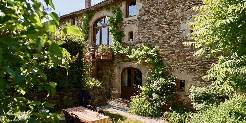 Vente Maison Grande longère rénovée (4 habitations) sur 5 ha. Figeac