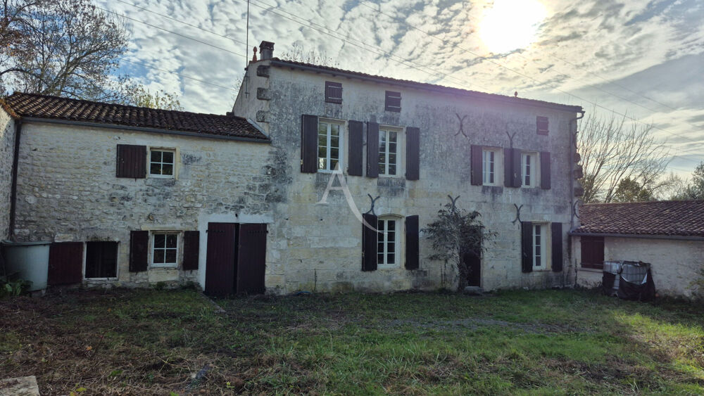 Vente Maison SAINTES Maison charentaise de 234 m2 avec un grand parc arboré Saintes