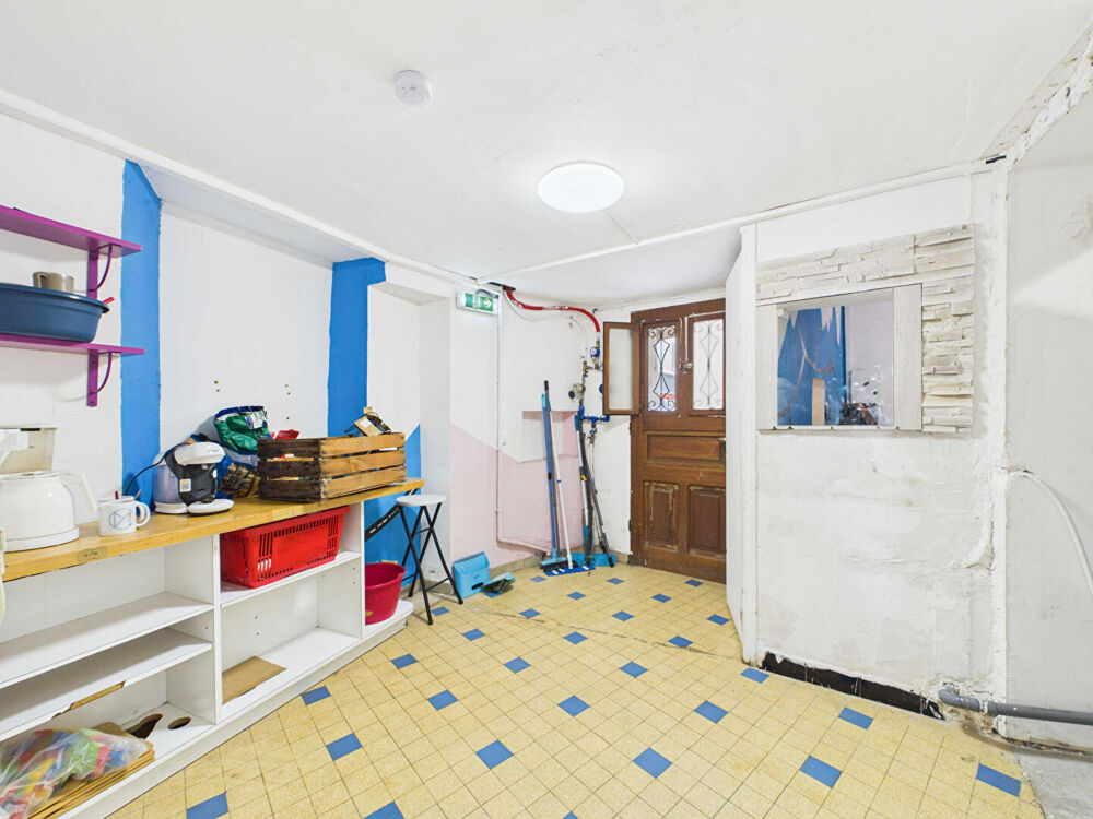   À VENDRE  Local commercial avec fort potentiel en plein centre de Tournon-sur-Rhône Tournon sur rhone