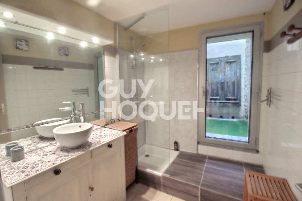 Tarascon - Maison de ville de 79 M2 - cour