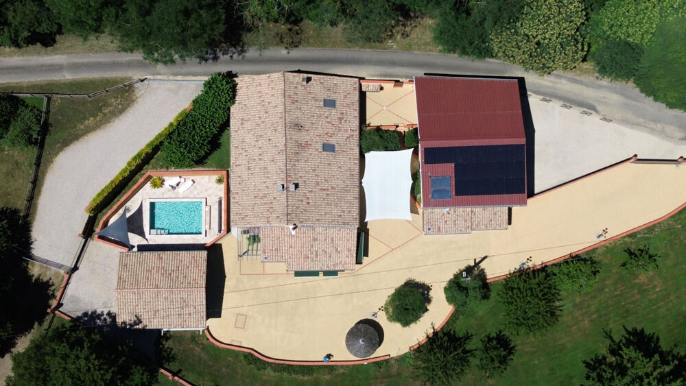 Ensemble immobilier de caractère dans un cadre bucolique