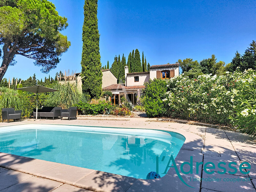 COUP DE COEUR ! Charmante villa 5 p. 126 m2 avec piscine sur un terrain de 700 m² !