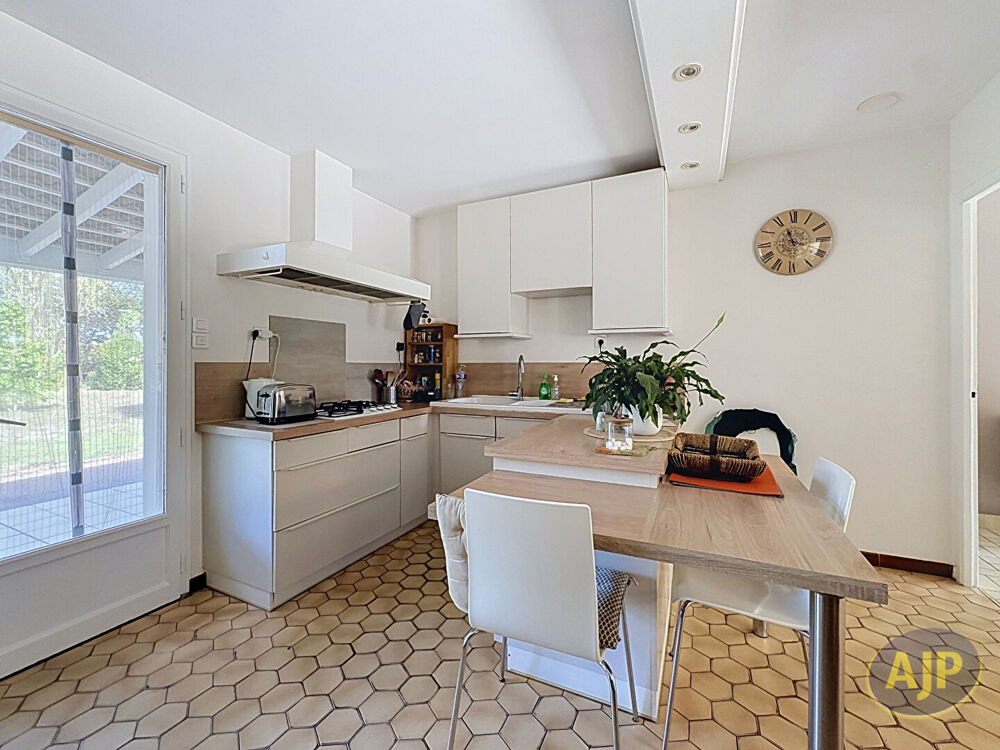 Maison familiale avec dépendance sur plus de 6 000 m² de terrain