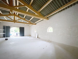  Parking / Garage à louer 1 pièce 171 m²