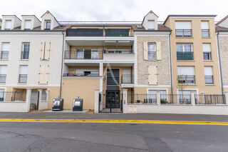  Appartement à louer 4 pièces 90 m²