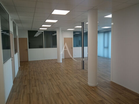   Challans, bureaux 191m² 