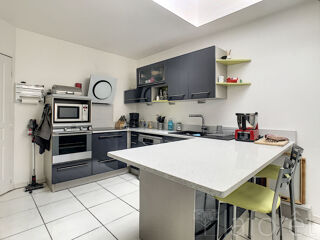  Appartement à louer 5 pièces 143 m²