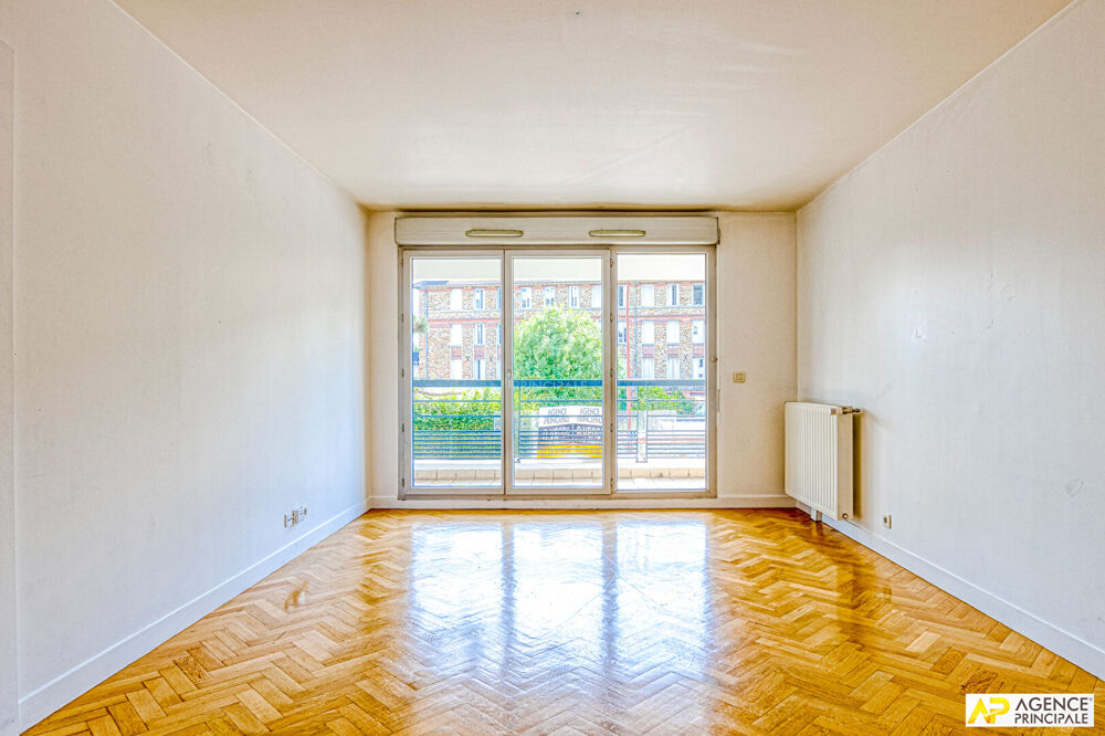 Vente Appartement Versailles Montreuil Appartement 2 piècxes 47.5 m² carrez situé au 1er étage avec balcon, cave et parking Versailles