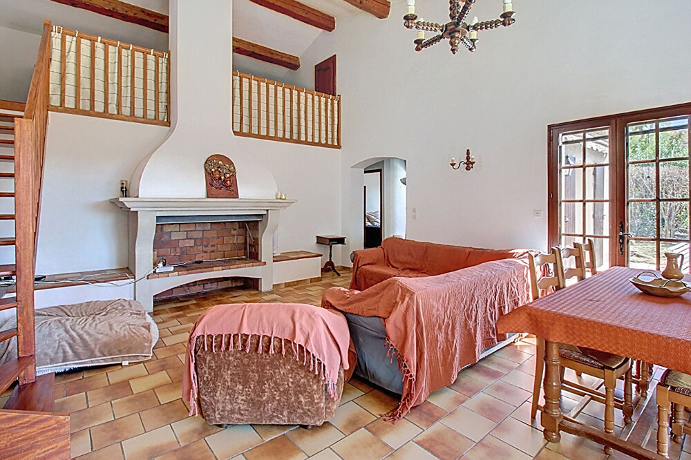 A VENDRE en exclusivité ! Draguignan Maison proche des commodités 2 chambres Terrain 675 m²