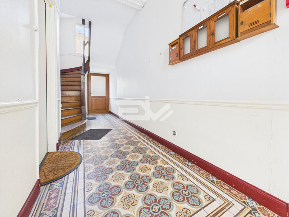 Appartement haussmannien rempli de charme avec stationnement, dépendance et cave