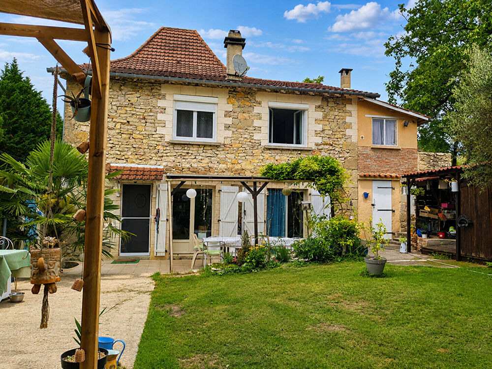Maison proche de Figeac avec dépendances sur grand terrain