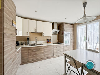  Maison  vendre 8 pices 180 m