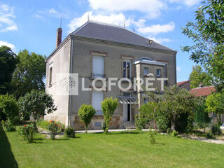  Maison à louer 8 pièces 242 m²