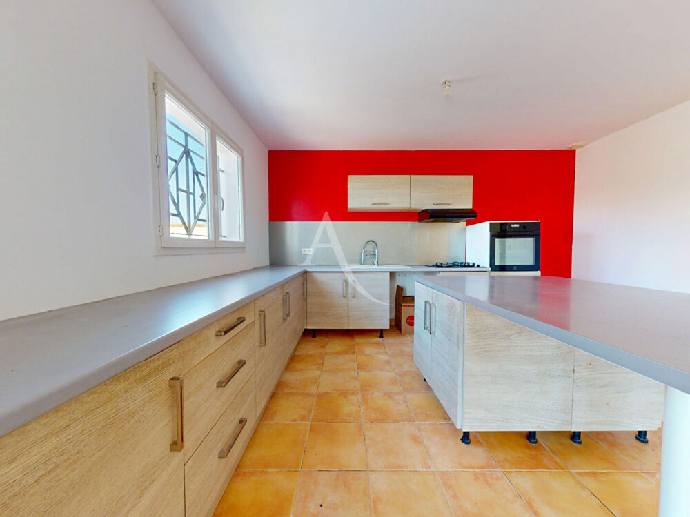 Maison 4 faces plain pied avec jardin et garage à Paraza