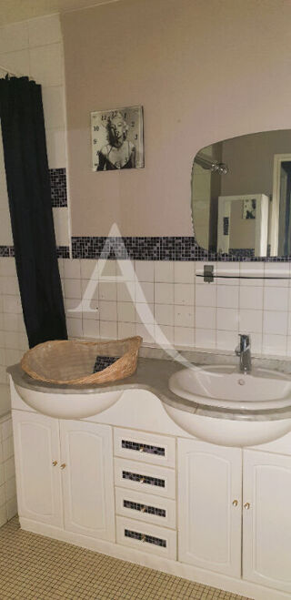  Appartement à louer 3 pièces 63 m²