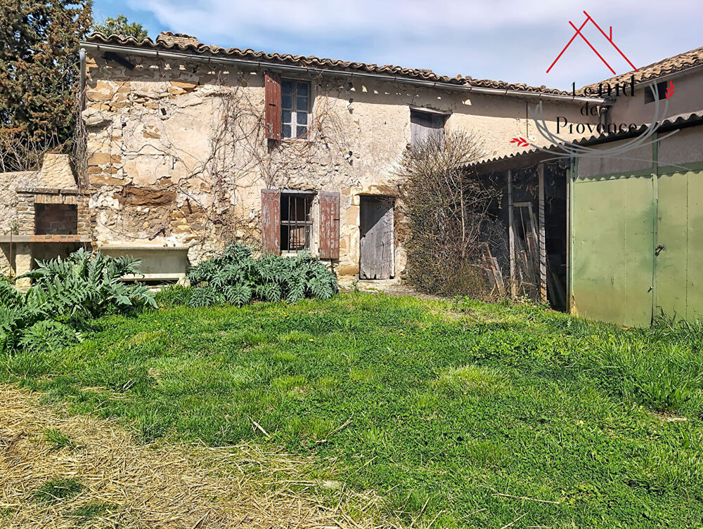 Ferme à restaurer totalement avec terrain attenant