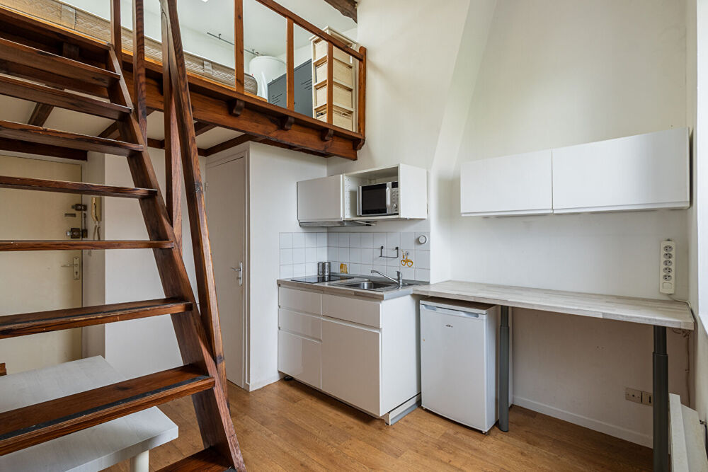 LILLE SEBASTOPOL : TYPE 1 BIS LUMINEUX AVEC MEZZANINE