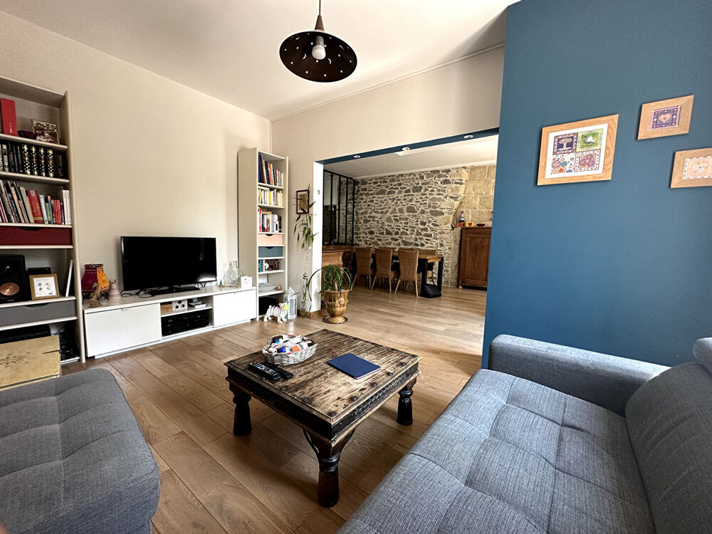 Caveirac Maison en pierres 4 chambres avec cour et parking