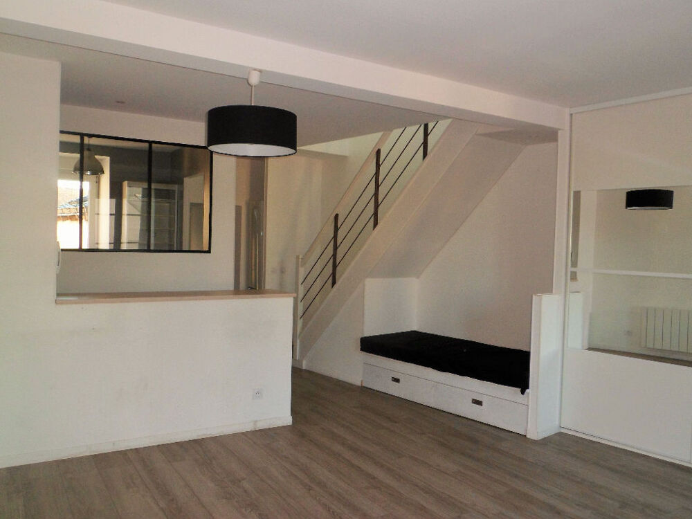 VANNES - Proche gare - T3 en duplex- pas de parking- non meublé