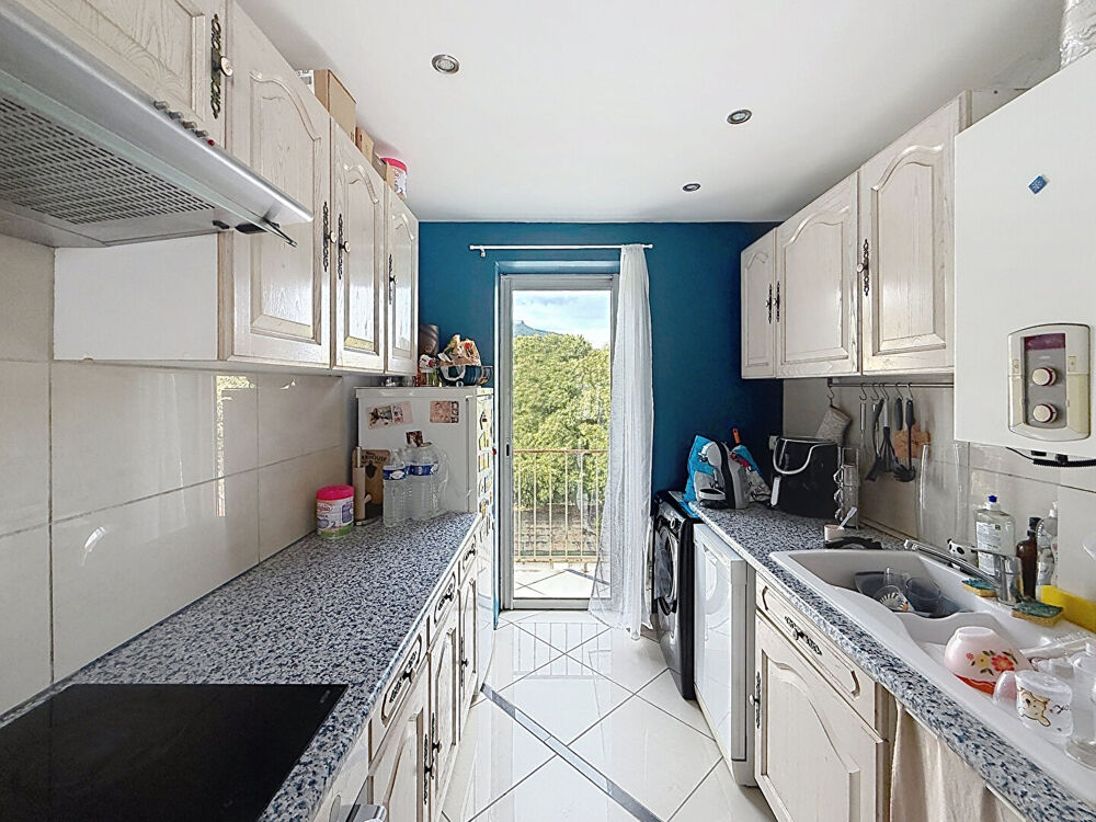 Vente Appartement Appartement Toulon 4 pièce(s) 62.4 m2 Les Routes place de parking et cave Toulon