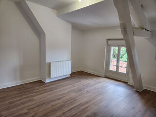  Appartement à louer 4 pièces 75 m²