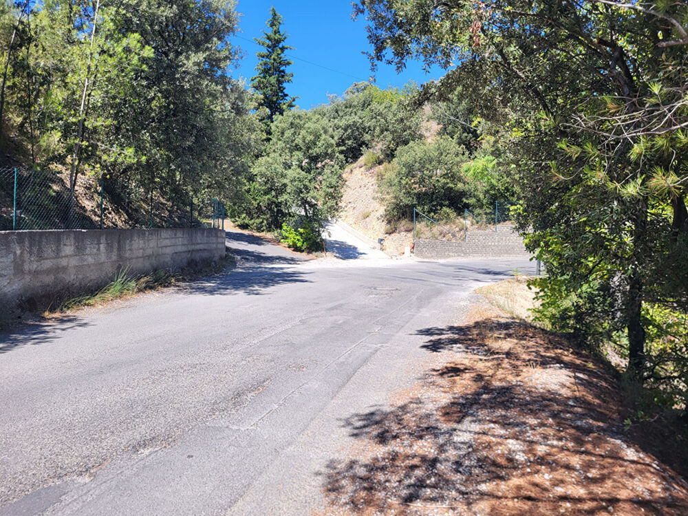 Vente Terrain Terrain Peyruis Zonage U 1073 m2 fort dénivelé pour loisirs ou projets. Peyruis