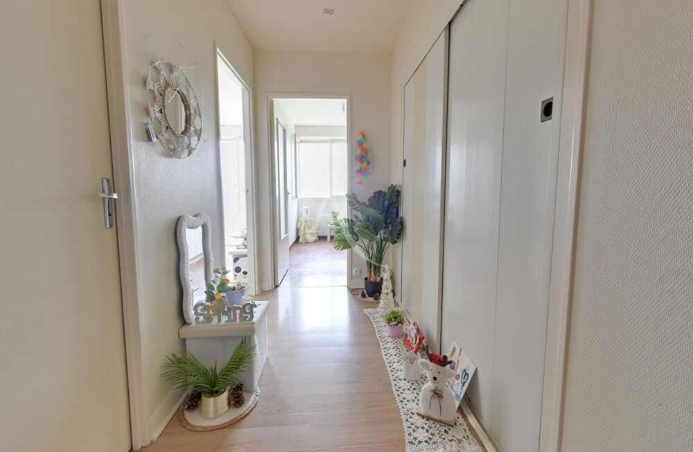 Appartement lumineux avec balcon, parking et cave