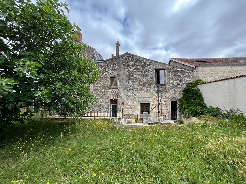 Maison 7 pièces 184 m² · à Fontenay le Comte · 184 m² · 187 600 €