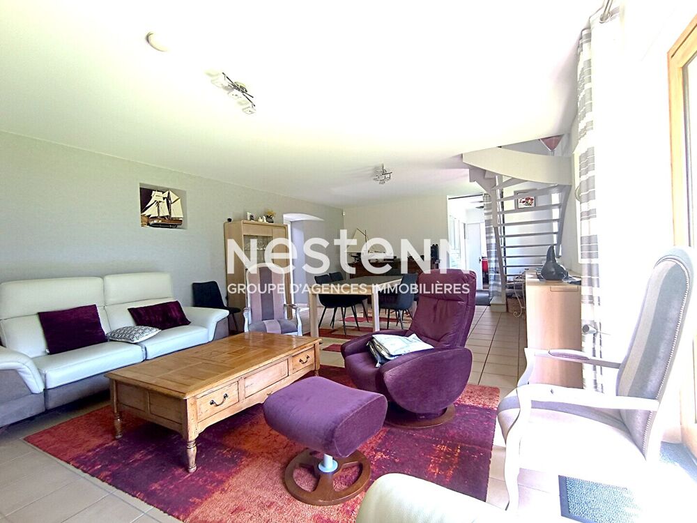 Longère à vendre à Saint Ave 4 chambres annexes située dans un environnement exceptionnel.