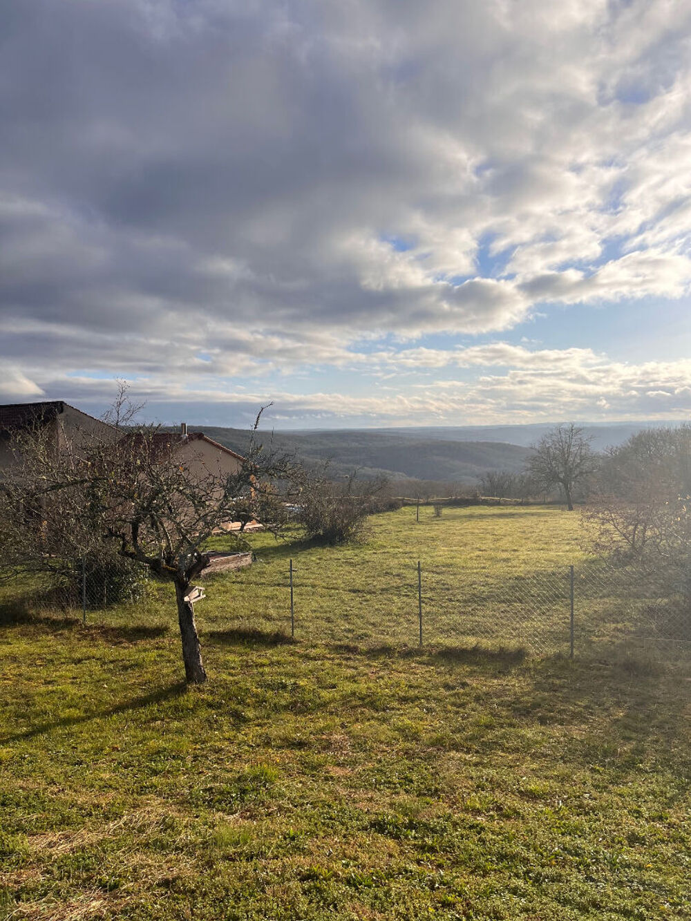 Vente Maison Vers Proche Cahors Plain pied t6, 4 chambres avec Garage sur 1800m² de terrain. Vers