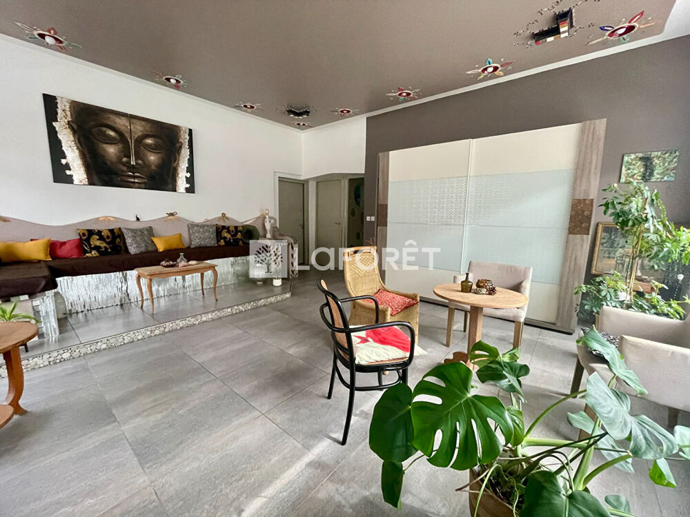 Maison de caractère avec 5 chambres, jardin et deux garages - Rare à la vente