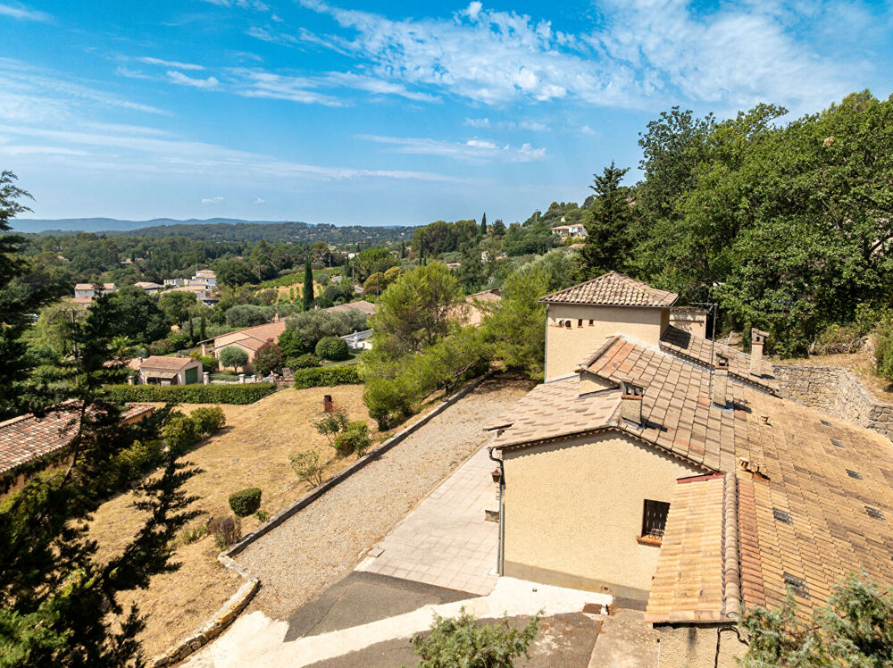 À VENDRE EN EXCLUSIVITÉ - LORGUES - MAISON À FORT POTENTIEL DE 83M² AVEC UNE VUE DOMINANTE ET TRÈS GRAND GARAGE 65m²