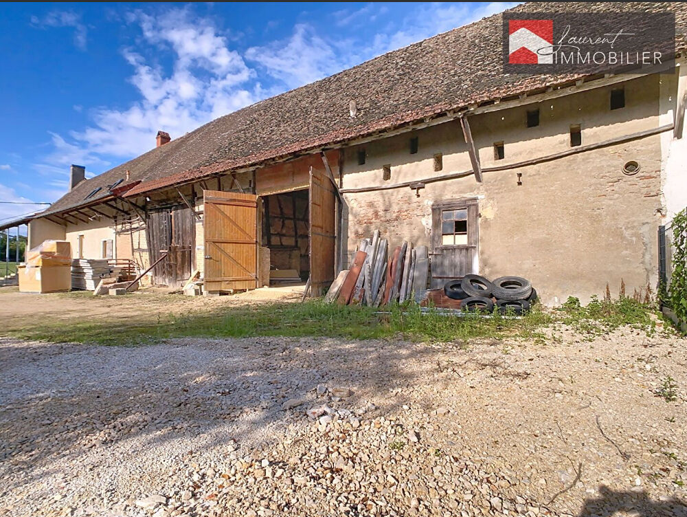 Simandre - Ensemble immobilier avec maison, grange et nombreuses dépendances - 212 000