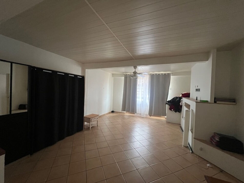 Ensemble immobilier maison + local aménageable en logement - Port Ste Marie