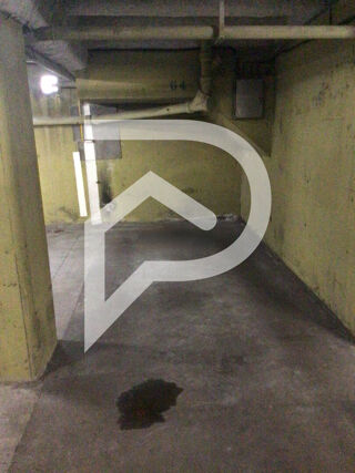  Parking / Garage  louer 10 m Nantes