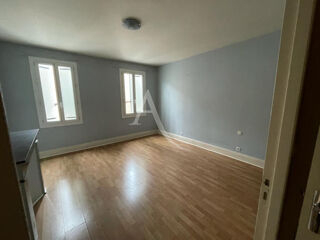  Appartement à louer 3 pièces 77 m²