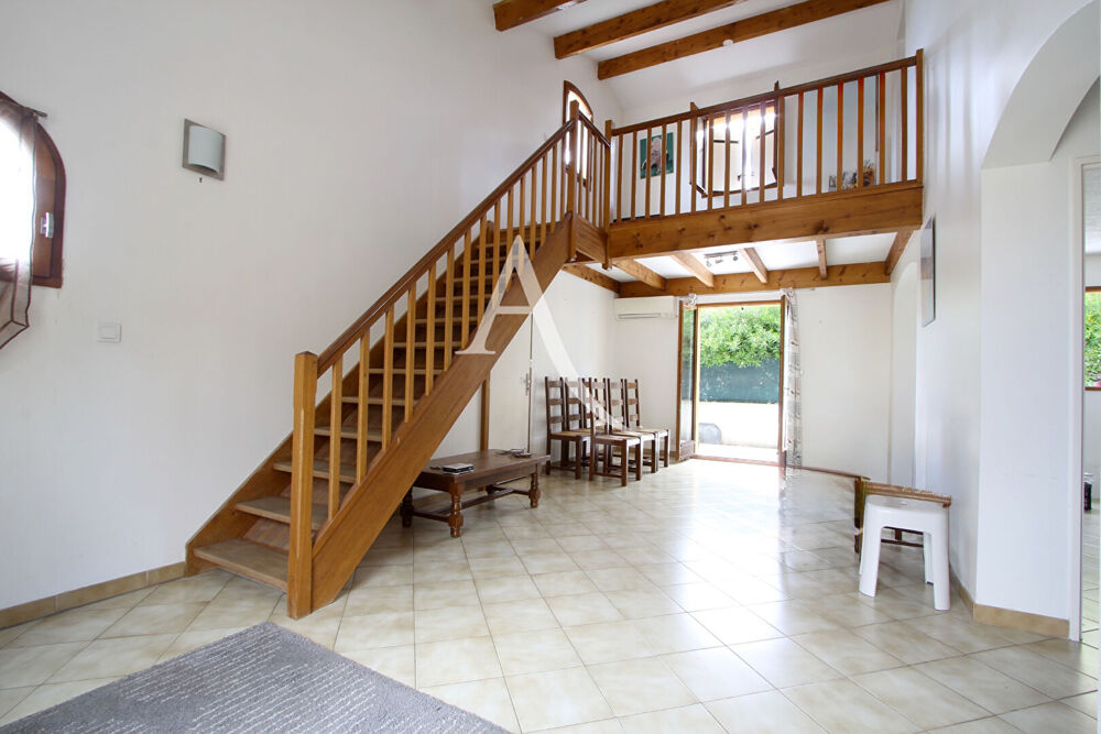 Vente Maison VILLENEUVE LES MAGUELONE - VILLA NON MITOYENNE - T5 - CONSTRUCTION 1990 -101 M2 - 3 CHAMBRES - 1 MEZZANINE 2 SDE - GARAGE - 2 PA Villeneuve les maguelone
