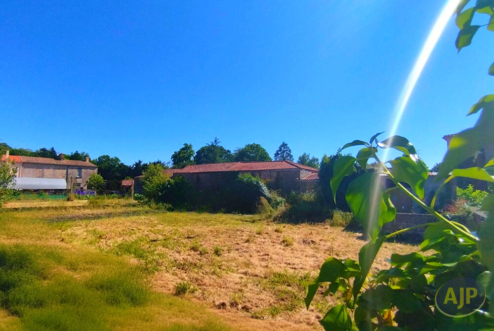 BEAUFOU - Grange à rénover