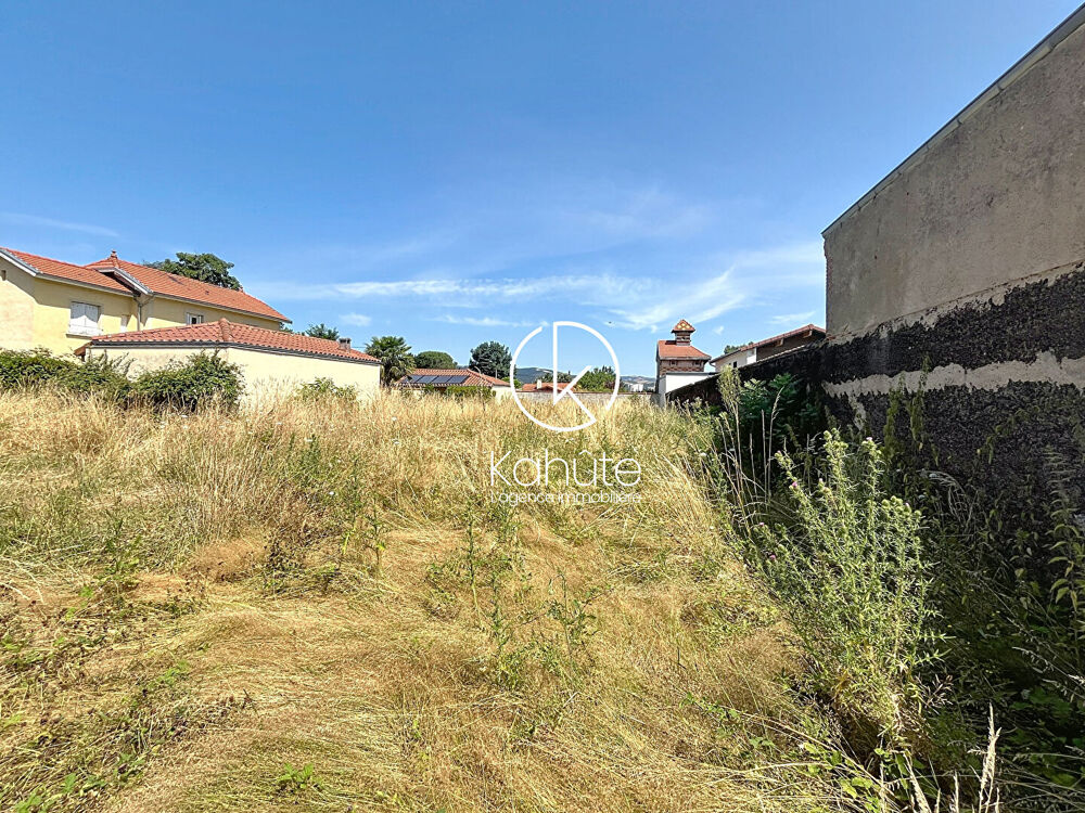 Vente Terrain Sur les hauteurs de St Chamond au pied du Pilat Terrain plat constructible et viabilisé de 1000m2 - libre constructeur Saint chamond