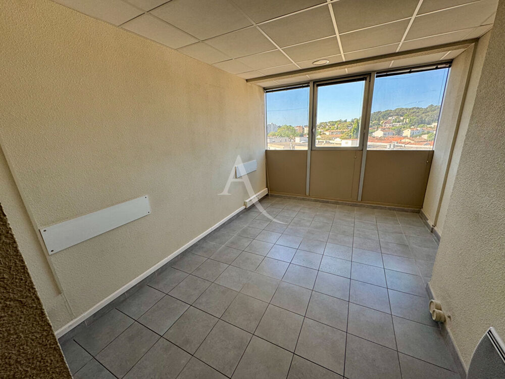   Local Professionnel à usage de bureaux Nîmes 6 pièces 103.15 m2 Nîmes