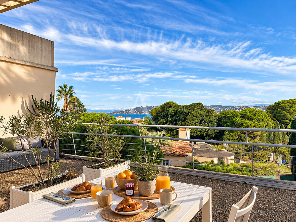 CAP D'ANTIBES ? DERNIER ÉTAGE ? 2 TERRASSES VUE MER ? 2 PIÈCES RÉNOVÉ- EXCLUSIVITÉ