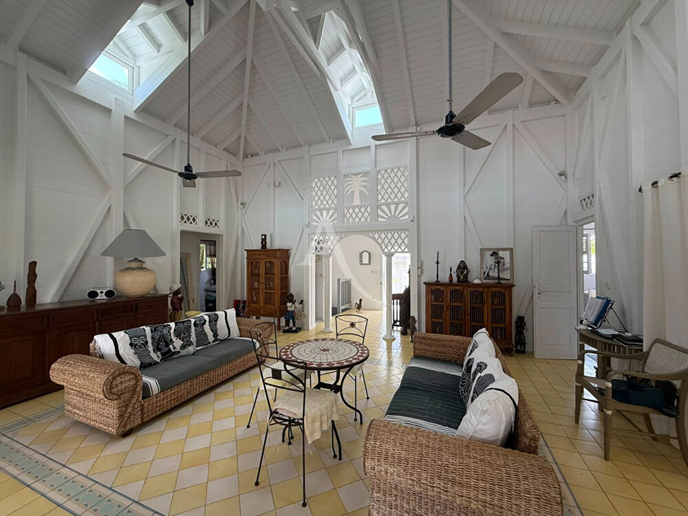 Vente Maison Villa à fort potentiel avec grand terrain et piscine Saint francois