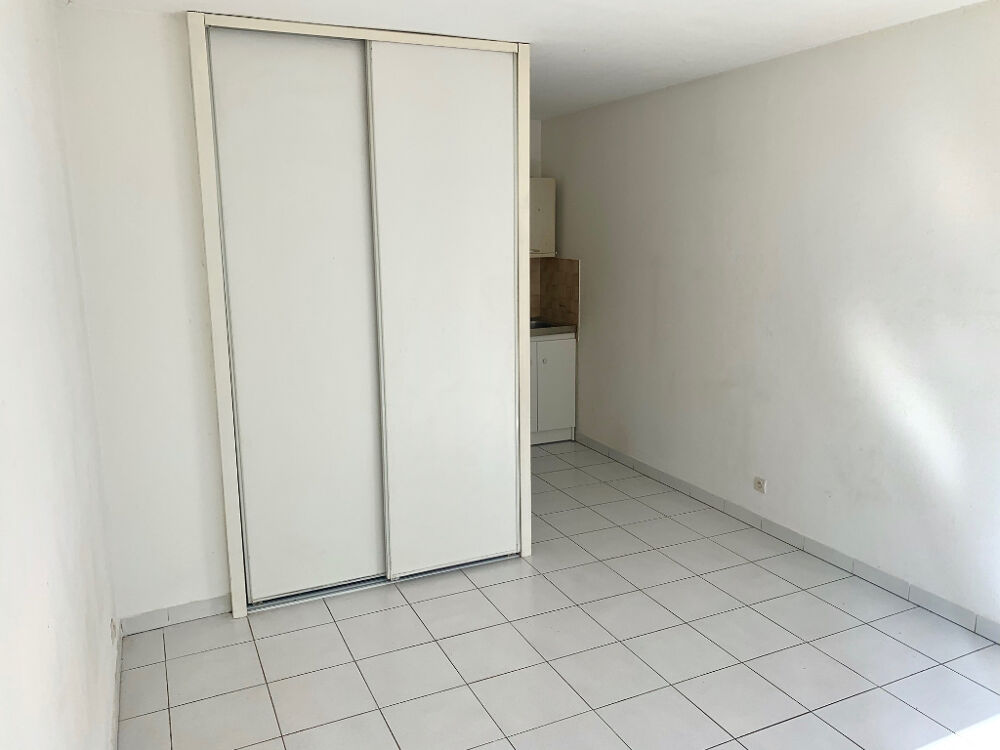 Location Appartement T1 terrasse LUYNES centre Luynes