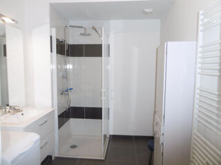  Appartement à louer 3 pièces 77 m²