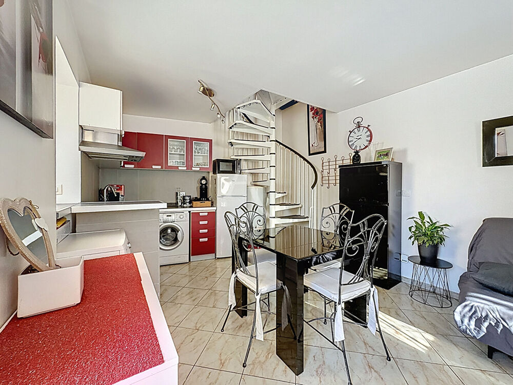 Maison située à Mareuil Les Meaux - une chambre et un jardin non attenant.