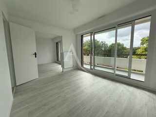 Appartement à louer 3 pièces 81 m²
